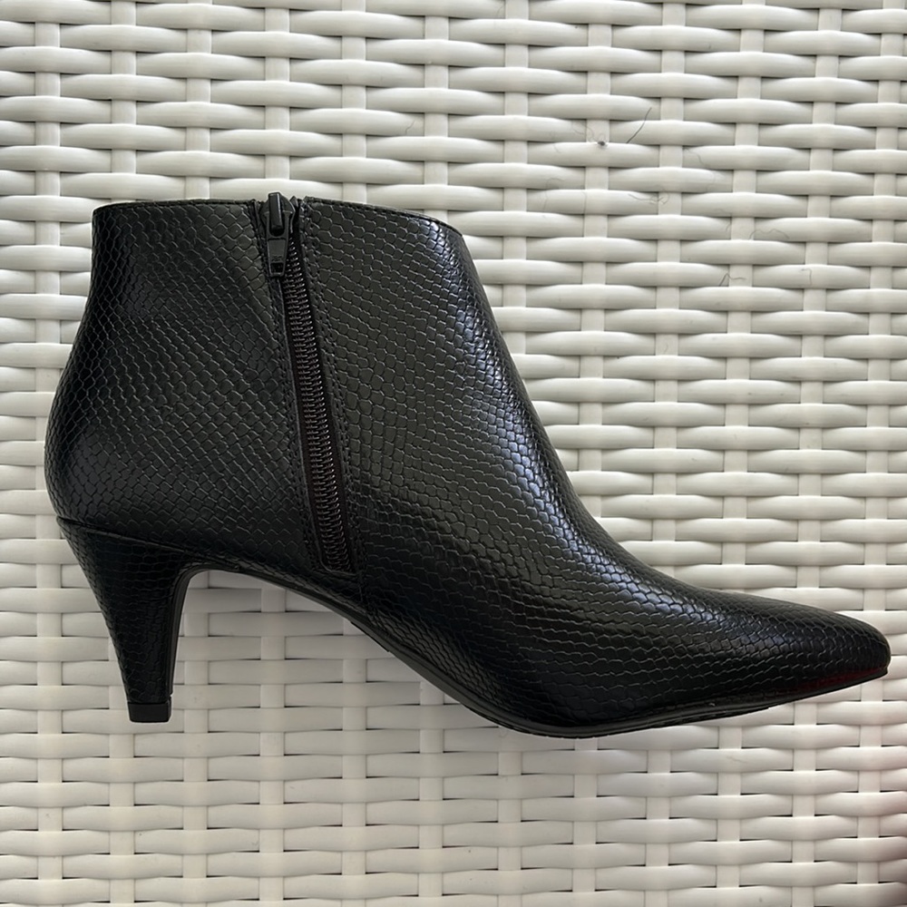 Time and Tru Faux Snakeskin Black Ankle Zip Up Booties SIZE 10